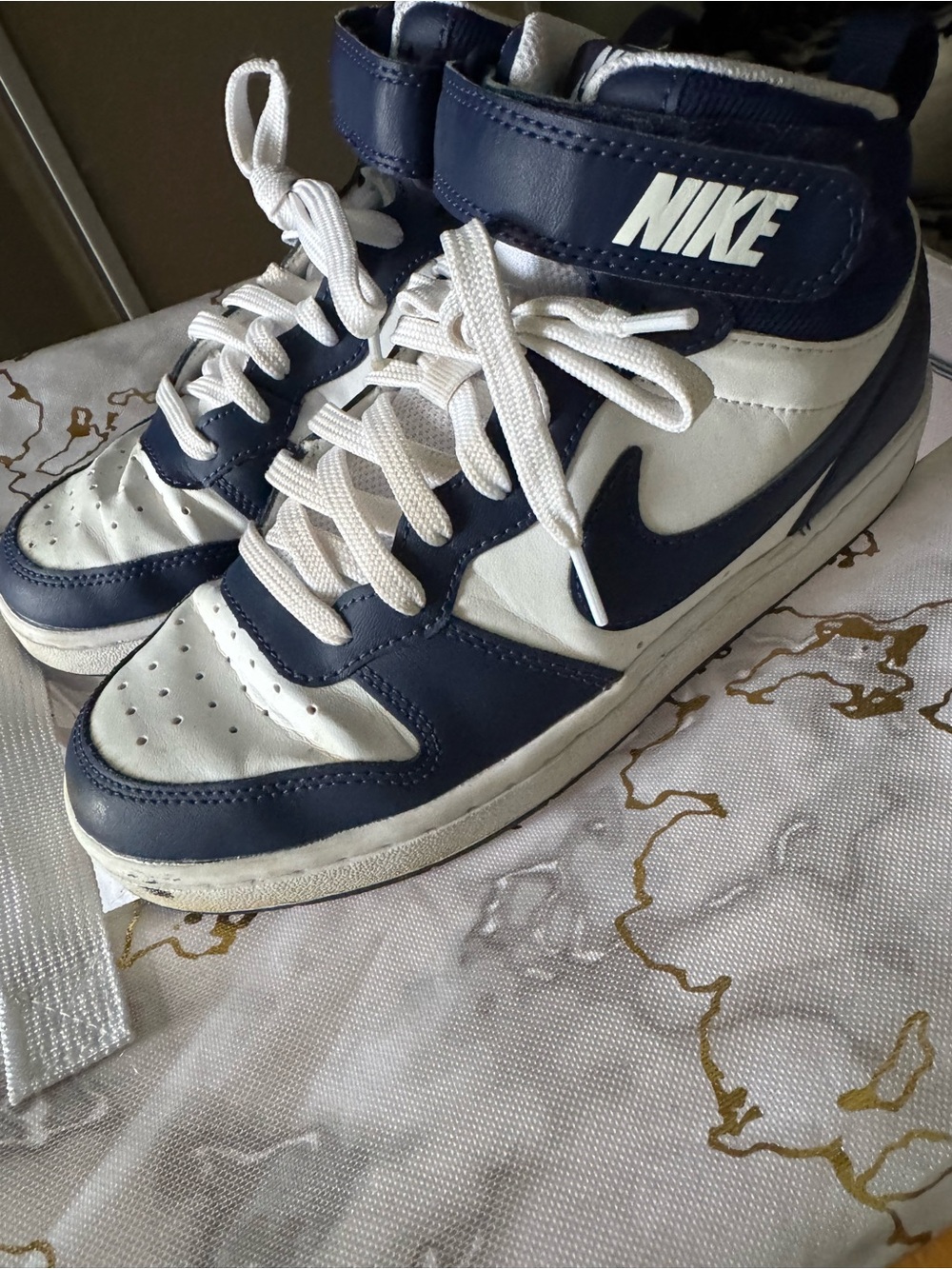 Nike Boys High Top Sneakers Navy Blue & White Youth 5.5Y